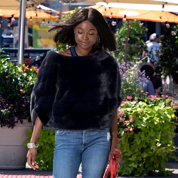 madavefurs's tweet photo. Stepping into fall ... in this navy mink pullover. The perfect topper for that favorite pair of jeans. For info: MadisonAveFursLtd@gmail.com. #madisonavenuefurs #wearefur Fur Insider #bernardjhunt #fur #mink #furpullover #falldressing #streetstyle #styleinspo https://t.co/oMcBLF6Kqe