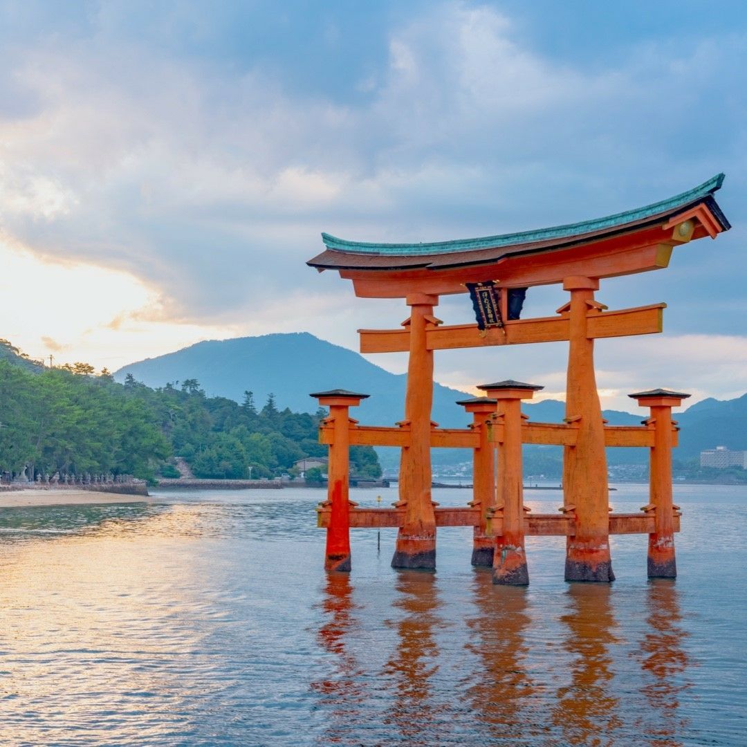JapansWonders's tweet photo. Repost: rocketmiles https://t.co/4aLhvVlVW1

#japan #日本 #itsukushimashrine #miyajima #厳島神社 #宮島 #japaneseaesthetic #japanbeauty #beautyjapan #japanwonder #japantravel #traveljapan #japanculture #japanlovers #japanlover #japanlandscape https://t.co/Tat6U7NHwe