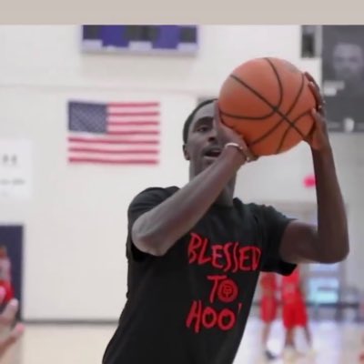 RetroCoachChuck's tweet photo. Everyday I wake up, I just thank God for the ppl around me. #blessedtohoop #blessedtocoach #NewProfilePic https://t.co/ozt4Sx1pLY