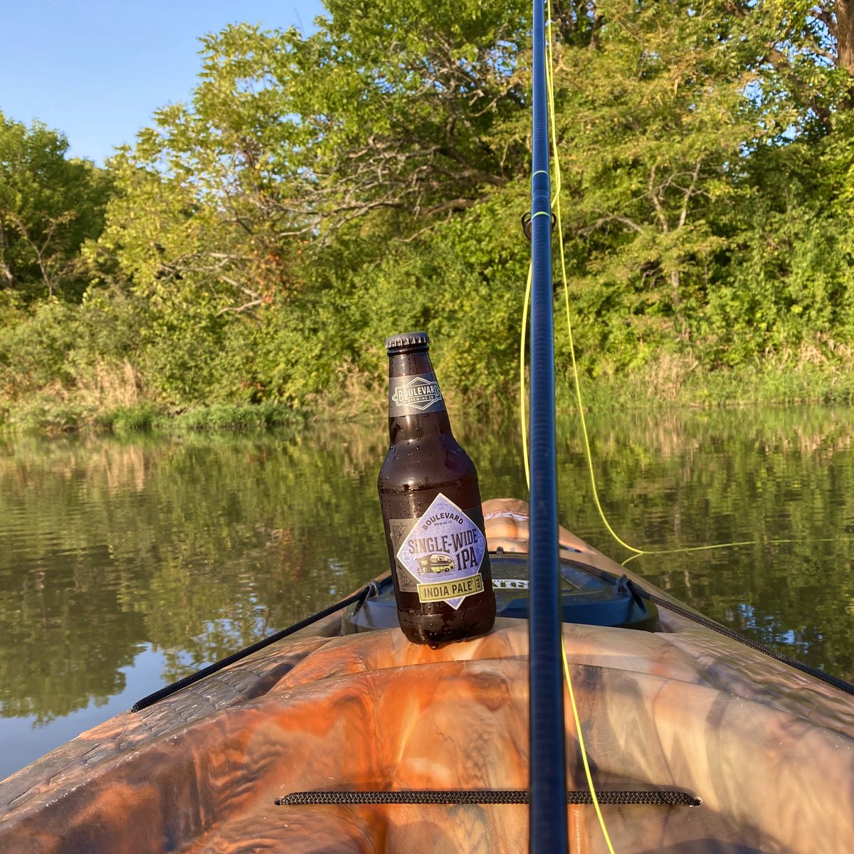 CMoneyKS's tweet photo. Not too many of these evenings left this year. #kayaking #flyfishing #PelicanKayaks @boulevard_beer #SingleWideIPA #IPAsnob #EndOfSummer #Sunset https://t.co/Kz7qGSLHMz