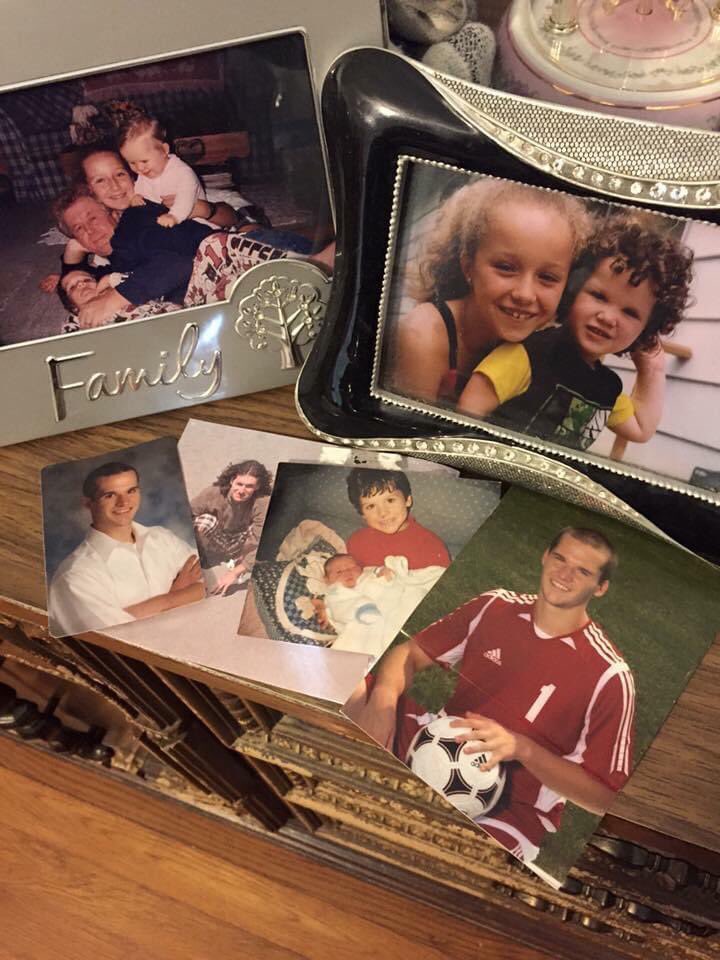 MeganRobbins417's tweet photo. Family is so important to me, and that’s not always made up by blood.  I learned young just how precious life is, today I celebrate my little brother’s birthday! For all the years I have without you, I treasure all the years I had with you even more💔  🙏🏼 #FlyHighFreebird https://t.co/N8uYKhtcMy