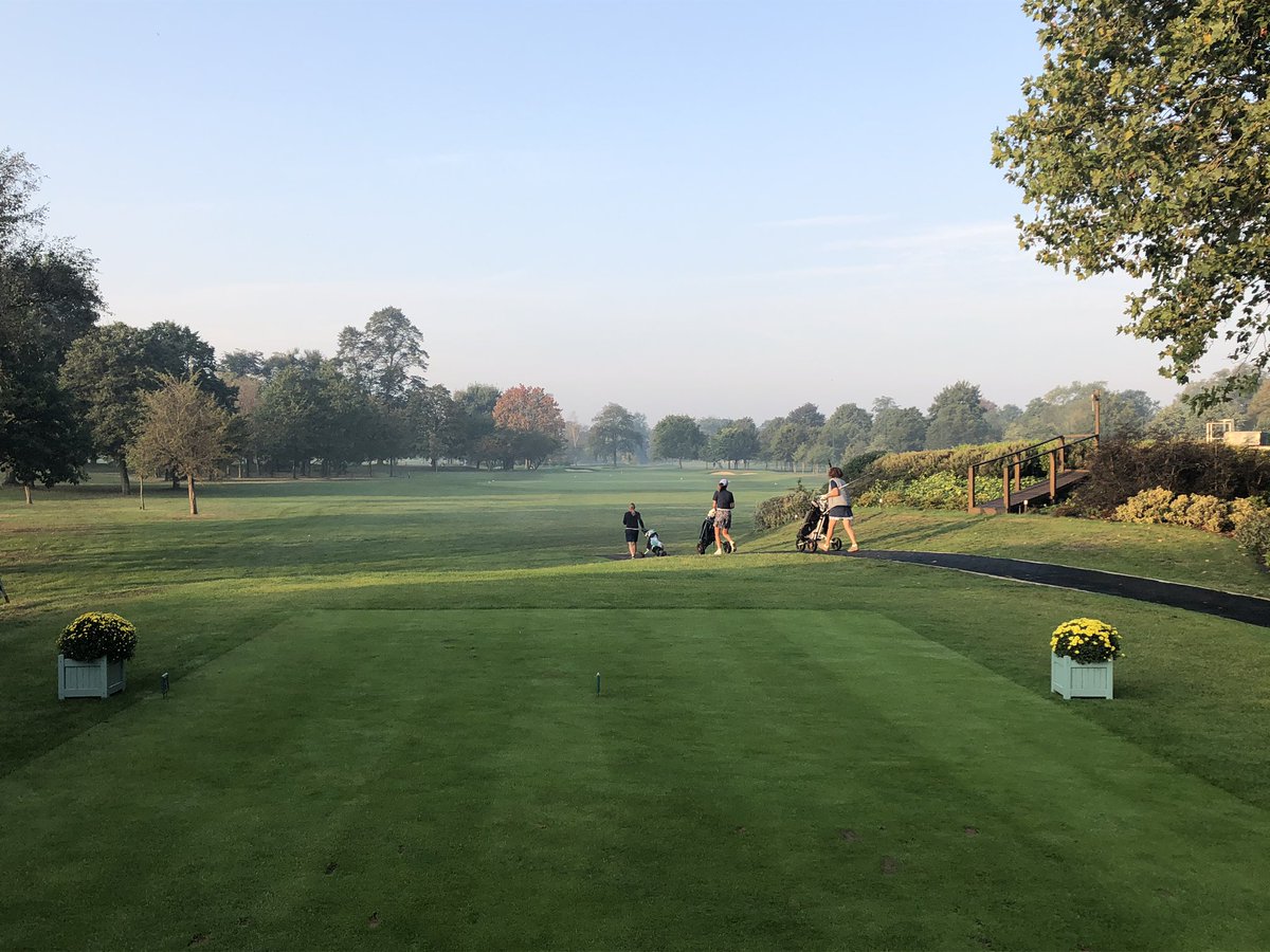 GolfAndGamesMan's tweet photo. Day 1 of the @RoehamptonClub1 Ladies Autumn Meeting. Full field. Gorgeous weather ☀️and course looking fantastic. 👌🏻 Thanks to the greenstaff for all their work.  @BIGGALtd @EnglandGolf @SurreyGolf https://t.co/MMGvtqspn3