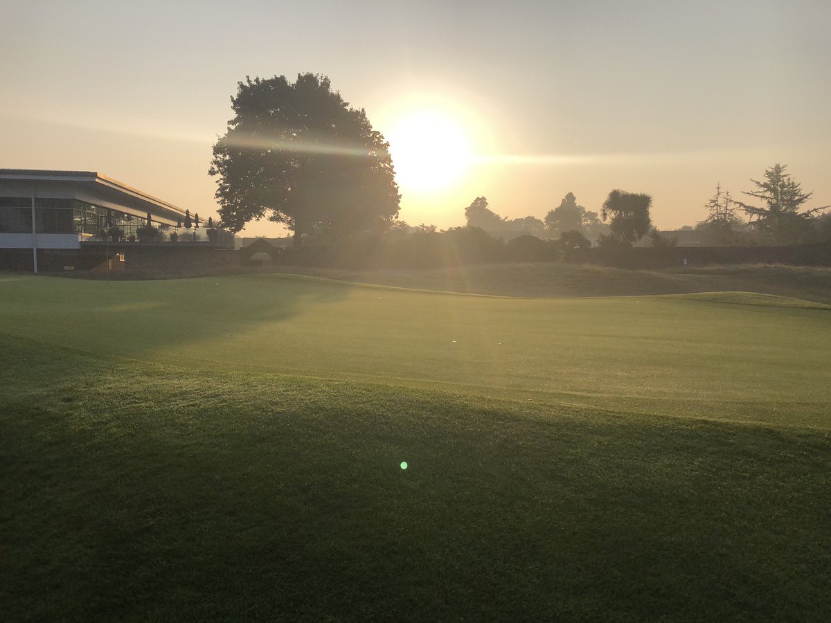 GolfAndGamesMan's tweet photo. Day 1 of the @RoehamptonClub1 Ladies Autumn Meeting. Full field. Gorgeous weather ☀️and course looking fantastic. 👌🏻 Thanks to the greenstaff for all their work.  @BIGGALtd @EnglandGolf @SurreyGolf https://t.co/MMGvtqspn3