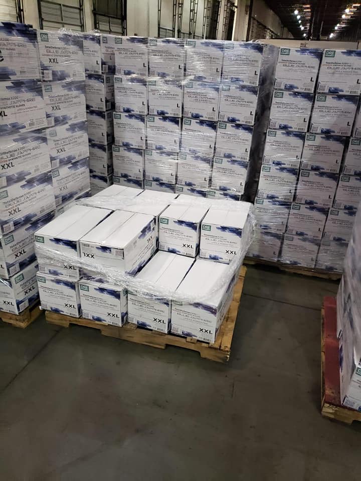 MedazoneMedical's tweet photo. Blue Medical #Nitrile #gloves IN STOCK $6.90/per box 100pcs FDA 510(K). #nitrile #nitrilegloves #nitrilegloves #workgloves #disposablegloves #rubbergloves #handgloves #latexglove #latexgloves #vinylgloves #medicalgloves #surgicalgloves  #examinationgloves #ppe https://t.co/DjwiZi1jn0