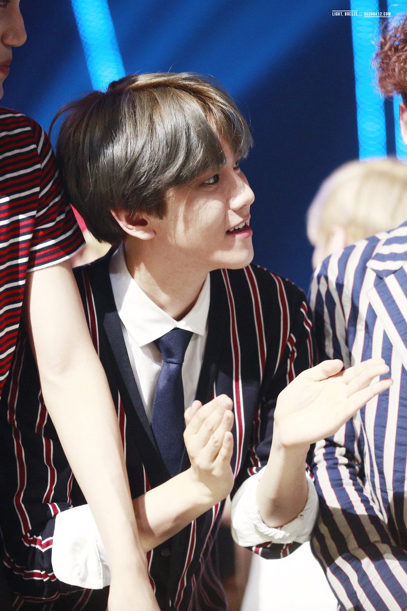 LoveDayBAEK's tweet photo. 150604 #백현 @B_hundred_Hyun 
https://t.co/wbya0t3WjW
https://t.co/03W7FzqFiM https://t.co/NJ9cFgFeUw