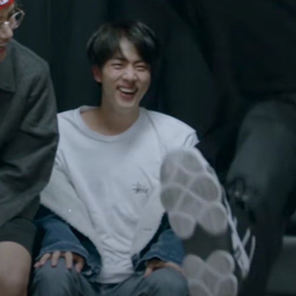 Seokjin reaching maximum level of happiness, a very important and healing thread ;