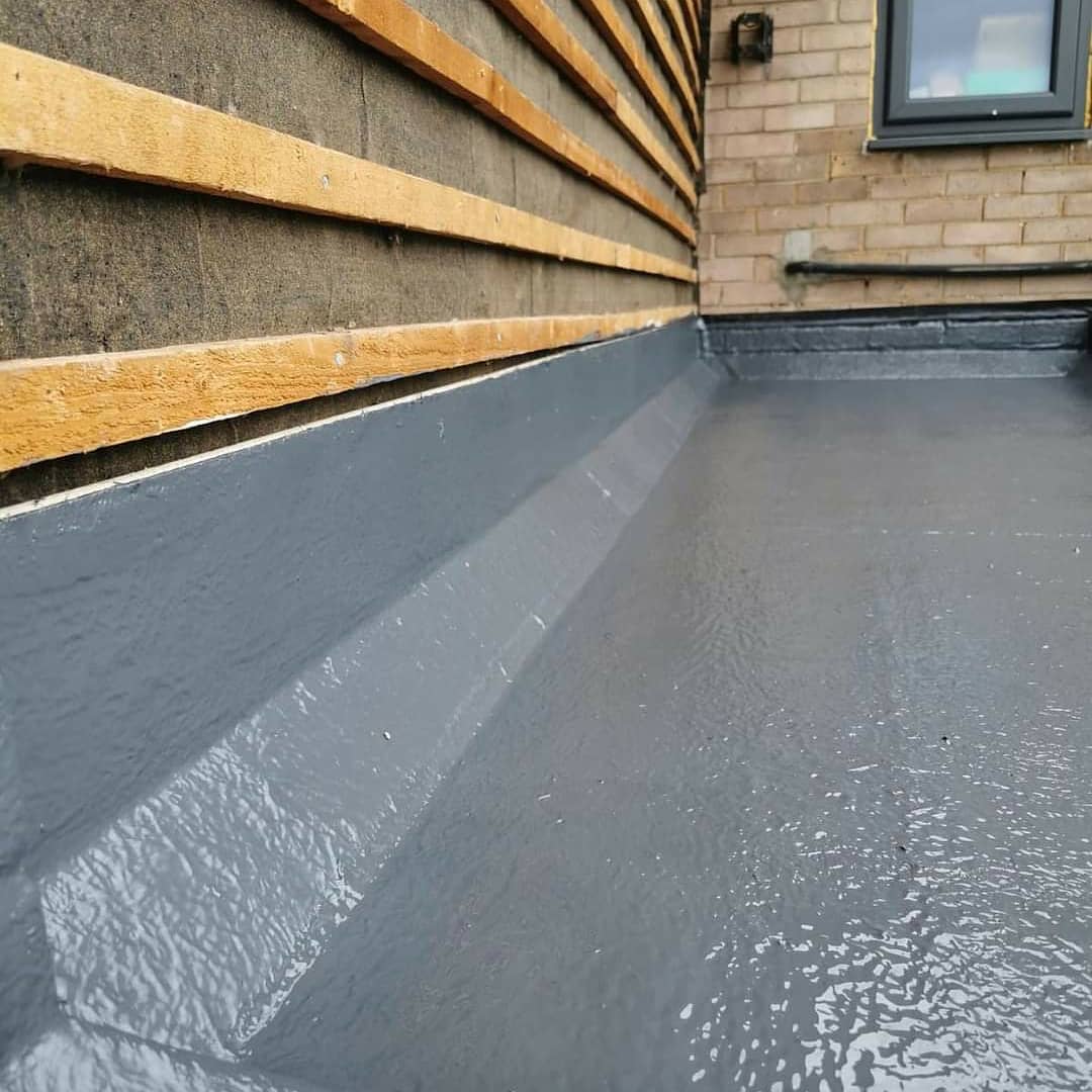 RestecRoofing's tweet photo. Another neat Flexitec 2020 roof by Capital Roofing Limited! This new deck roof in Chelmsford was seamlessly waterproofed with this flexible, multi-surface system prior to parapet copings being installed #Flexitec2020 #ResTec #liquidroofing #GRP #UKmanufacturing 🇬🇧 https://t.co/KBUTB0qO6c