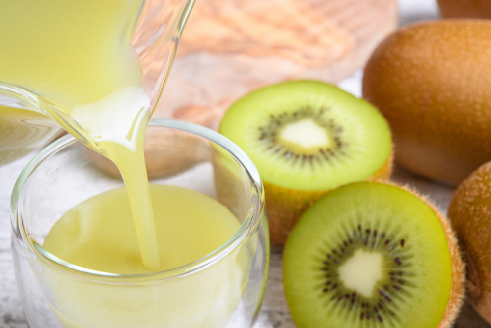 KURAND_com's tweet photo. https://t.co/f2JfILjQnE 

Cold Press Collection 🥝🥝 Made with cold-pressed fruit juice and sake enjoys the fruit as if you were eating it as it is. The refreshingly sweet and sour taste and the puffy texture of the kiwi seeds make this a popular drink. https://t.co/MixApQzfJ6