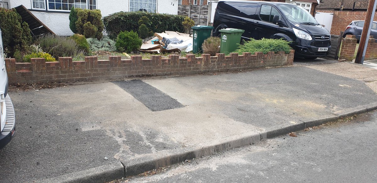 jamesyounguk's tweet photo. @virginmedia pavement works installed in the wrong place, about 3m away from the idiot proof paint markings left for them. To top it off left this mess 👌 #avoidvirginmedia #virginmedia https://t.co/4WmUHzwDvD