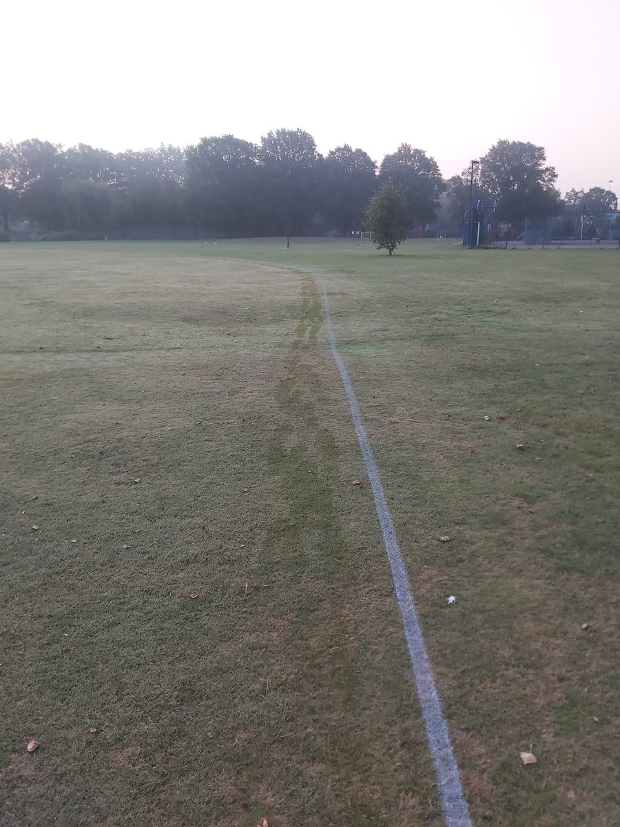 weave4270's tweet photo. Footsteps in the morning dew. Laps of the cricket field today.
👣👣👣👣👣👣👣👣
#stadiumtostadium
@lewismoodyfdn
@LewisMoody7
@WiMac10 https://t.co/HcGvbBSEpl