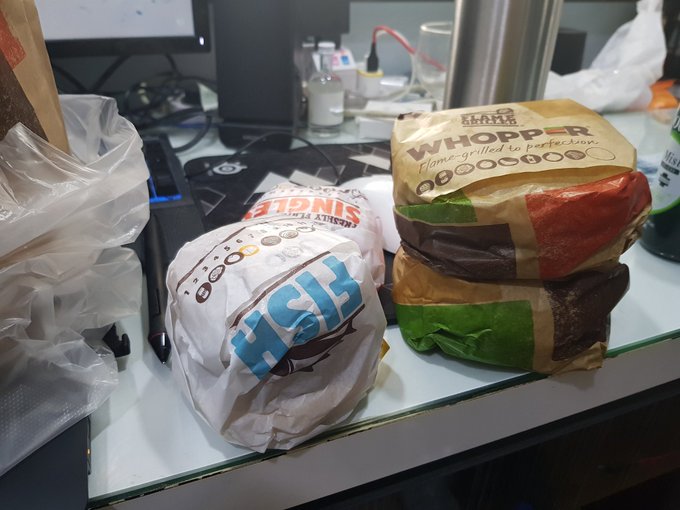 @RSCaptainup I ordered 4 borgers
I eat borgar 