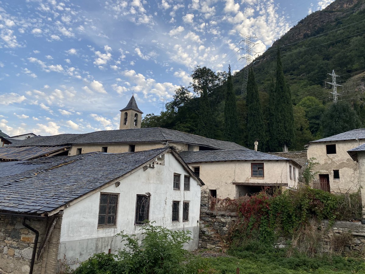 visitvallfosca's tweet photo. Bon dia!!!
A la #vallfosca ens hem aixecat amb aquest cel 😍😍
#torredecapdella #324eltemps
@nestor_meteo @jjanue @gemmapuigf @TomasMolinaB @MeteoMauri @eloicordomi https://t.co/X43dzuLrTd