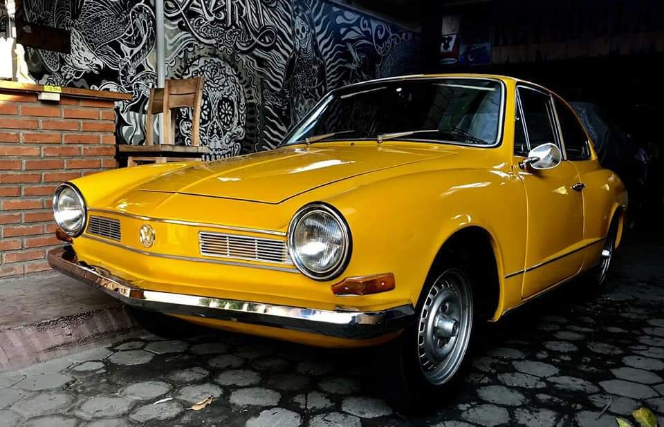 HoldenKlasik's tweet photo. VW karman ghia TC 1974 Surat2 ada Kondisi excellent Open price 1,6M negotiable Call and wa only 08111678099 https://t.co/amGcJ3KxQ1