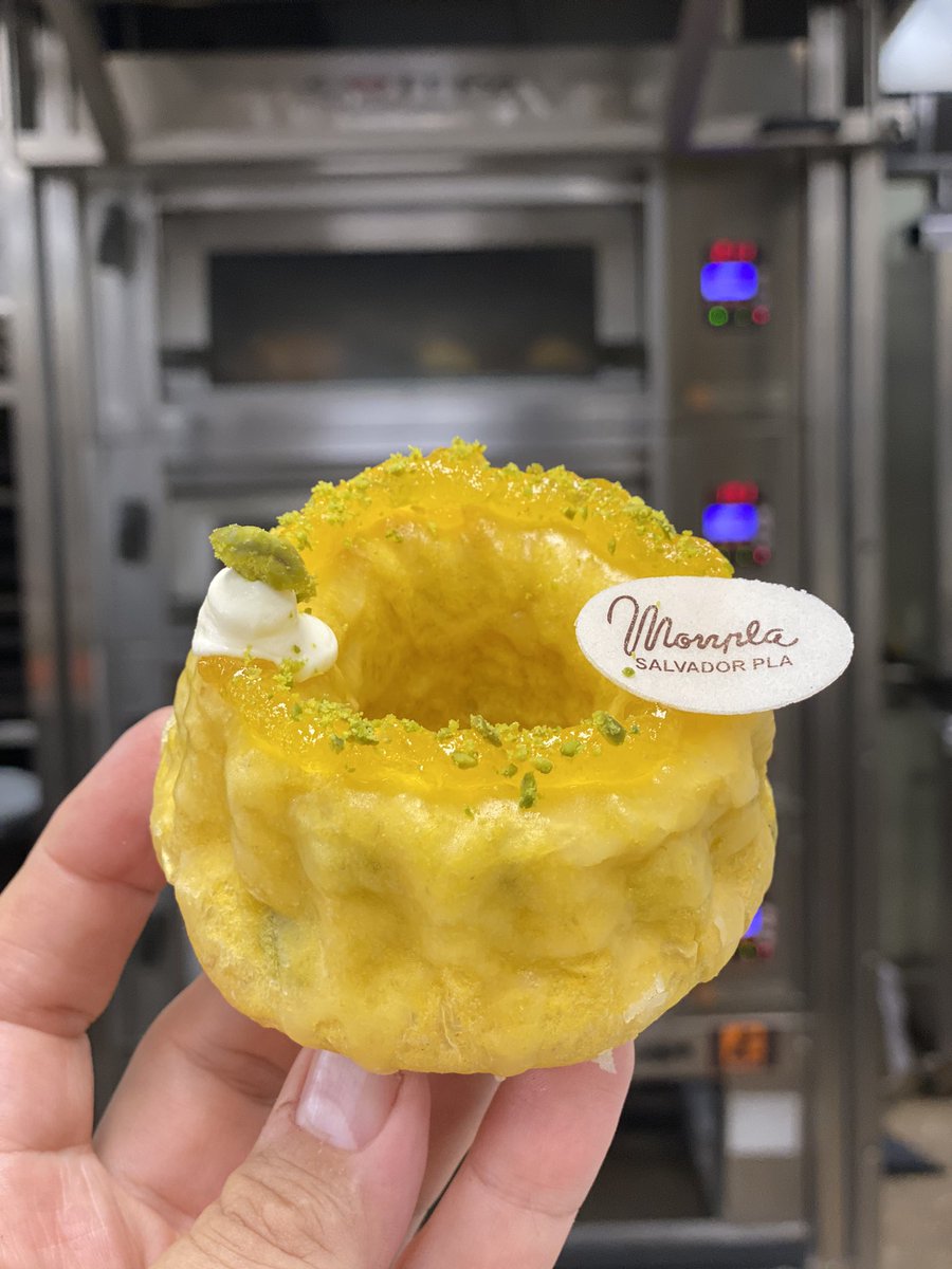 monpla_valencia's tweet photo. Nuestro brioche de calabaza 🎃 y mandarina 🍊 , es un espectáculo !!! #equipoprofesional #bolleria #monpla https://t.co/yPpoD5QIol