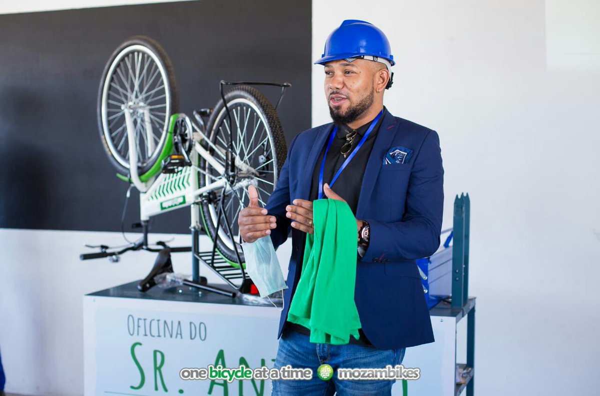 Mozambikes's tweet photo. No âmbito do Programa BIKE NEGÓCIO da #MOZAMBIKES, onde jovens e mulheres são capacitados para iniciar o seu próprio negócio, convidamos @valdemirojose_ para dar as boas vindas ao primeiro grupo de 40 beneficiários, da província de Zambézia, de onde é natural. 

#Mozambikes https://t.co/o7IyhwIVnV