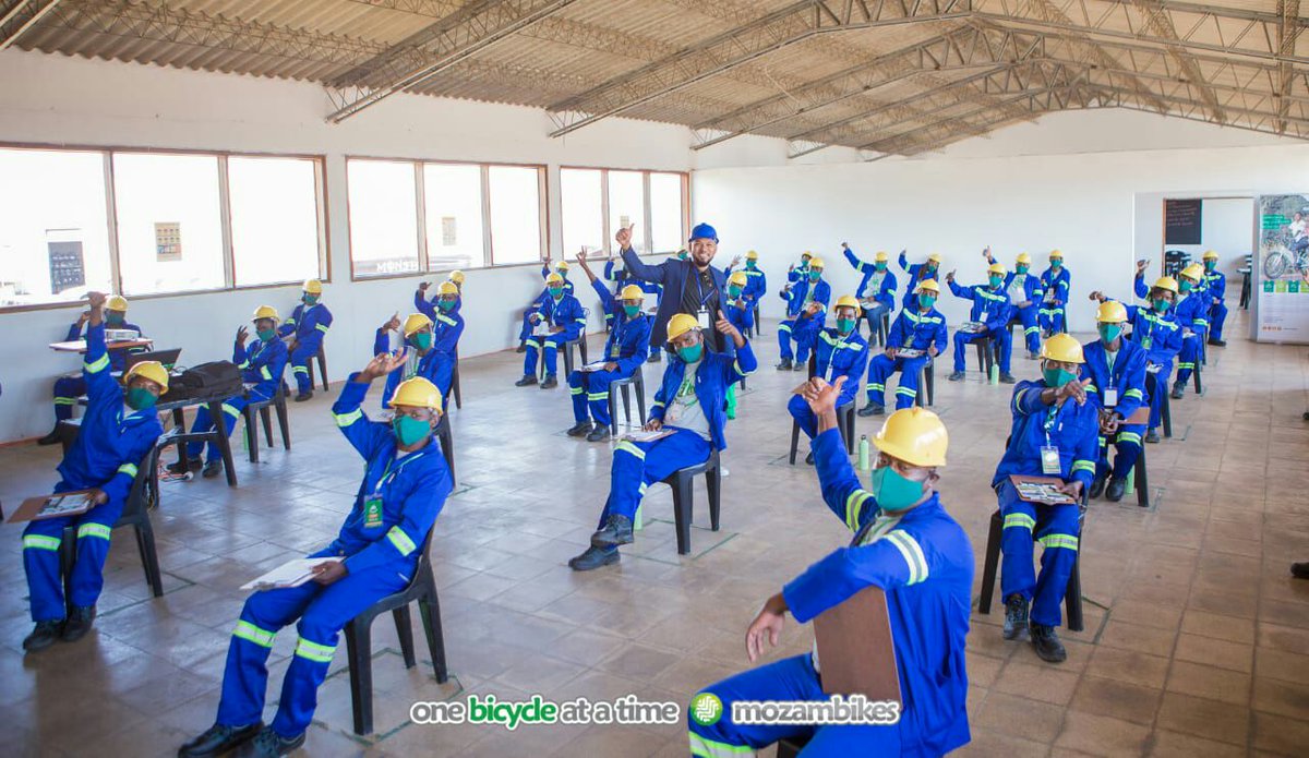 Mozambikes's tweet photo. No âmbito do Programa BIKE NEGÓCIO da #MOZAMBIKES, onde jovens e mulheres são capacitados para iniciar o seu próprio negócio, convidamos @valdemirojose_ para dar as boas vindas ao primeiro grupo de 40 beneficiários, da província de Zambézia, de onde é natural. 

#Mozambikes https://t.co/o7IyhwIVnV