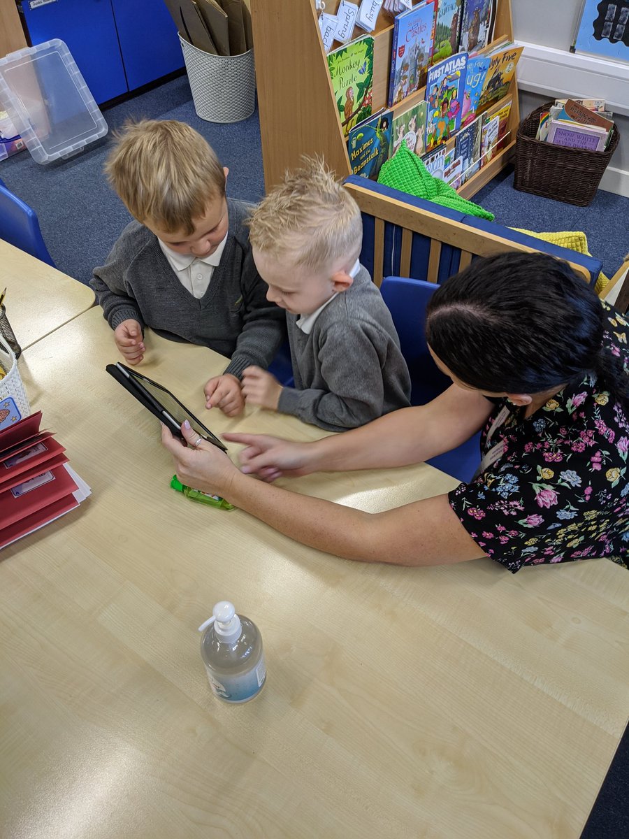 Windmill2JP's tweet photo. 2JP absolutely loved their first Computing lesson 👍 #JuniorJam#MusicFederation https://t.co/LuR6fbuVcY