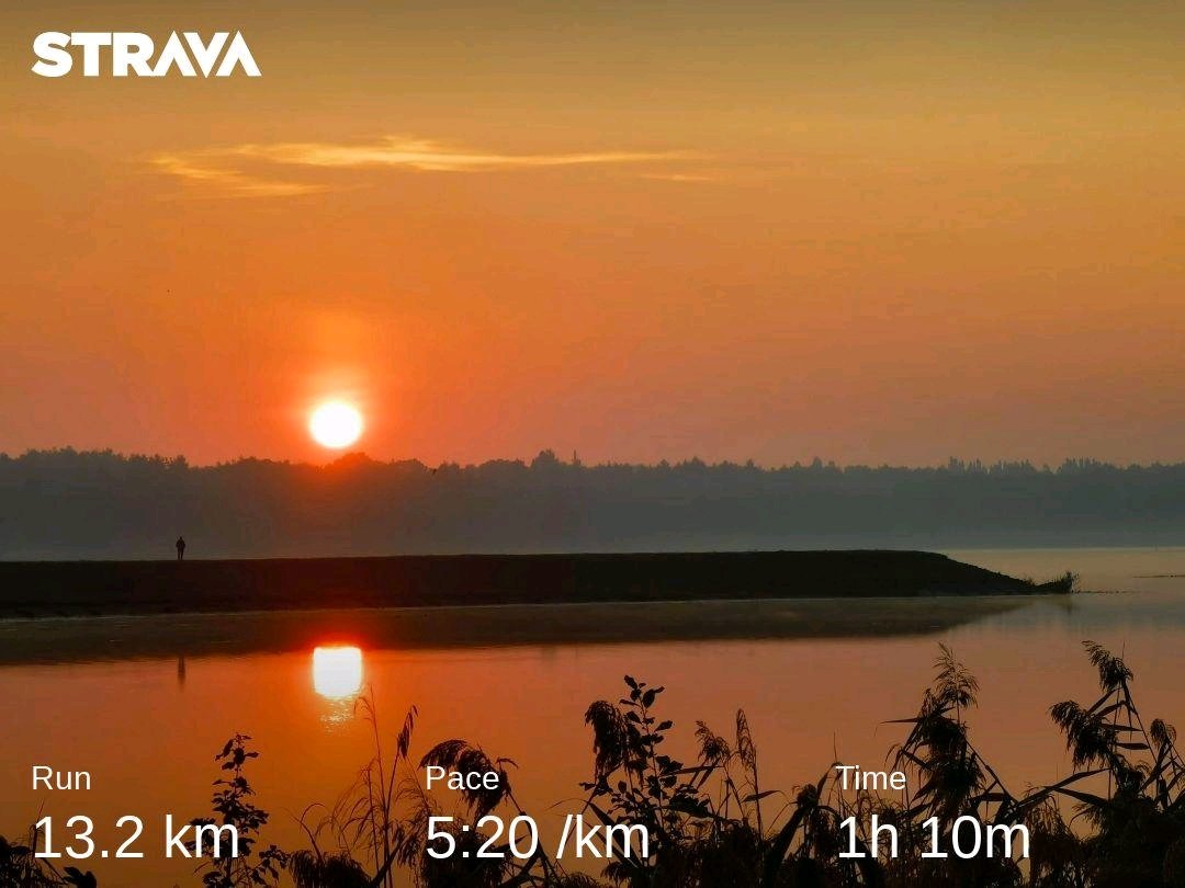 Pawel_Kownacki's tweet photo. 2 km #PoChetane a reszta bieg w stronę wschodzącego słońca? A następnie #podbiegi... https://t.co/ya3LmTcITh