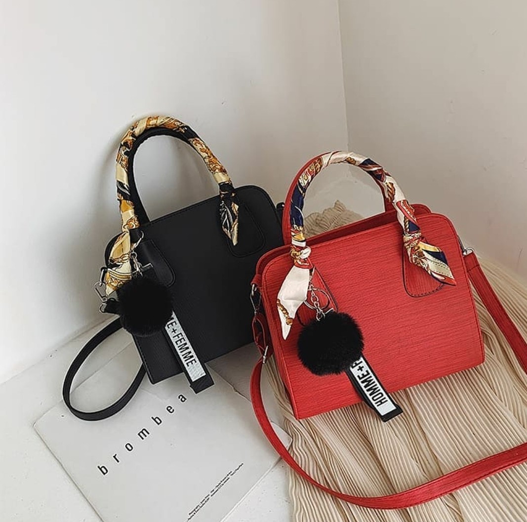Seifawa_Store's tweet photo. A lady should be two things, classy and fabulous. Come and get your classy bag at affordable price.

Price : ₦5500
 
Pls Retweet 🙏
#seifawa #Timini #NigeriansMustGo #BBNaijaLocdown2020 #schoolsreopening #akuapempoloo #Nengi
https://t.co/7IFQev3Tg4 https://t.co/UWxHhlrucz