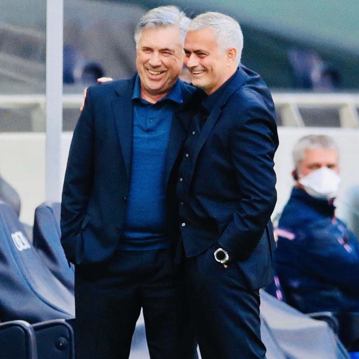 toque_filtrado's tweet photo. No hay duda de que la mejor liga del mundo es la Premier League. Tan es así que estos dos hombres decidieron sacrificar protagonismo rechazando ofertas de equipos con mucha mayor jerarquía en otras ligas y donde pudieran ganar títulos domésticos con tal de trabajar en Inglaterra. https://t.co/lb2cY8Tgxj