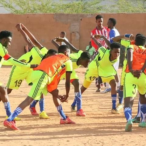 GedoSports's tweet photo. #Fc_Galeyr vs #MBC, oo ka kala socday Doolow iyo B.Xawo ayaa waxay ciyaartoodi kusoo dhamaatay bar bardhac 0:0,dadweyne badan ayaa usoo daawasha tagay. Maamulka degmada Dolow aya kula dardaarmay dhallinyarada inay ka qeyb qaataan is dhexgalka bulshada iyo nabadda @GedoGovernor https://t.co/5zw00qNxE8