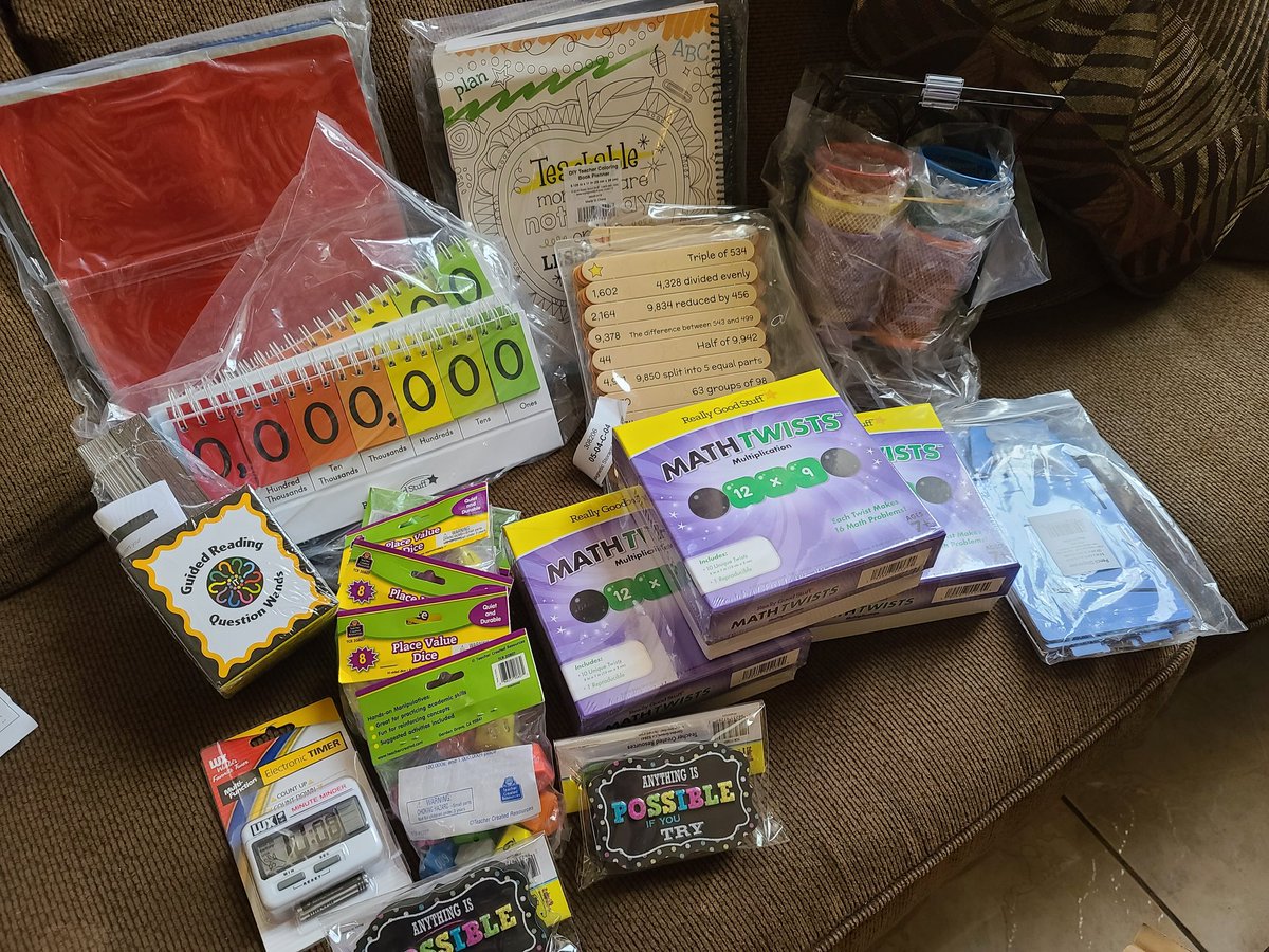 MrsDuranTR's tweet photo. I am so happy🥳. Today I received my items from my wish list😍. Thank you🥰 @support_a_teach  @ClearTheListorg #clearthelist https://t.co/HunZ3IeuQy