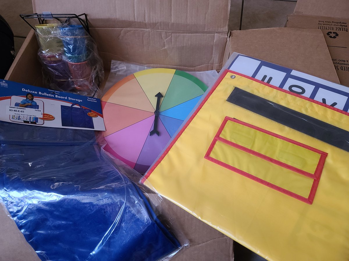 MrsDuranTR's tweet photo. I am so happy🥳. Today I received my items from my wish list😍. Thank you🥰 @support_a_teach  @ClearTheListorg #clearthelist https://t.co/HunZ3IeuQy