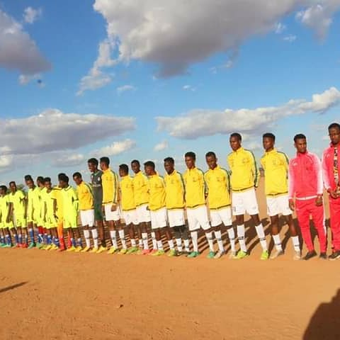 GedoSports's tweet photo. #Fc_Galeyr vs #MBC, oo ka kala socday Doolow iyo B.Xawo ayaa waxay ciyaartoodi kusoo dhamaatay bar bardhac 0:0,dadweyne badan ayaa usoo daawasha tagay. Maamulka degmada Dolow aya kula dardaarmay dhallinyarada inay ka qeyb qaataan is dhexgalka bulshada iyo nabadda @GedoGovernor https://t.co/5zw00qNxE8