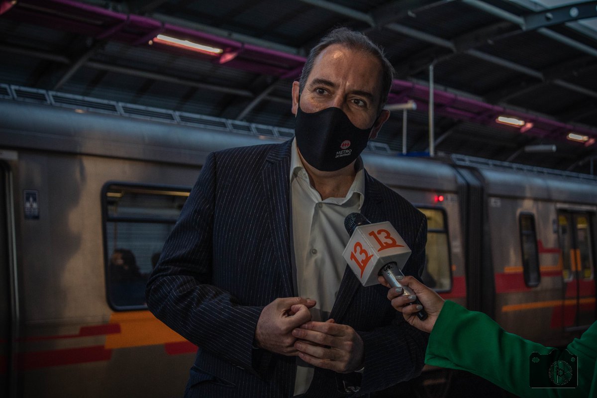 HaamJesus's tweet photo. Además de fotografiar, hablar y entrevistar a Hutt, también pude lograr lo mismo con el presidente del metro, Louis de Grange, he aquí algunas fotos también de eso. https://t.co/wHio1wFbGz