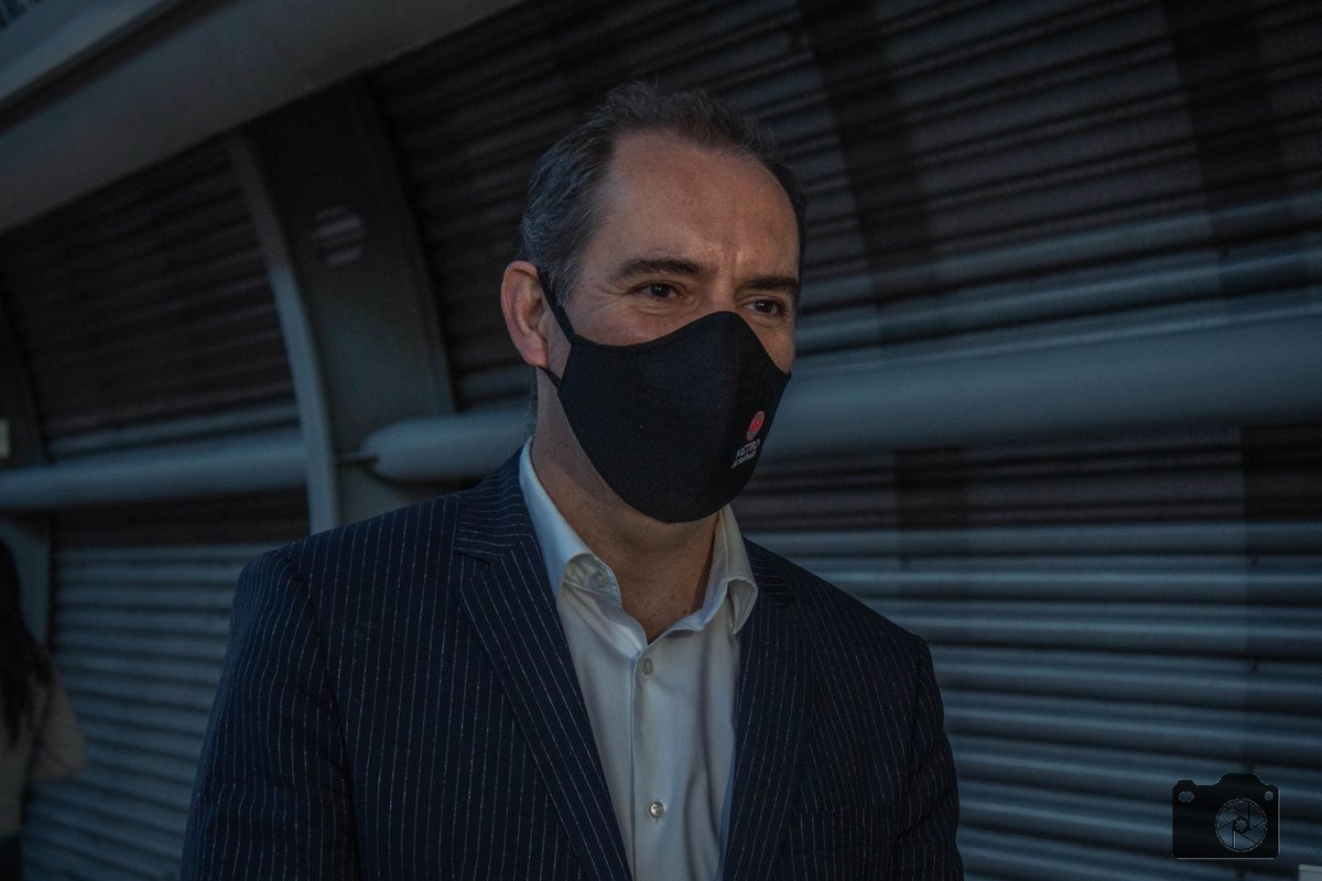 HaamJesus's tweet photo. Además de fotografiar, hablar y entrevistar a Hutt, también pude lograr lo mismo con el presidente del metro, Louis de Grange, he aquí algunas fotos también de eso. https://t.co/wHio1wFbGz