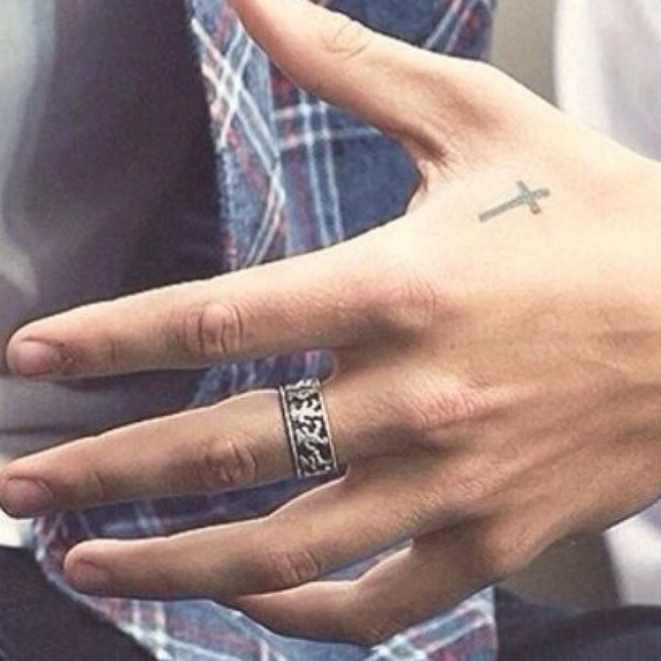 We have Harry's ring that we've seen since May 2013. We never see him without this one! This post goes over the timeline:  https://www.google.com/amp/s/larrywhispers.tumblr.com/post/177554399610/the-bears-ring-in-harry-hand-since-2013-ps/amp