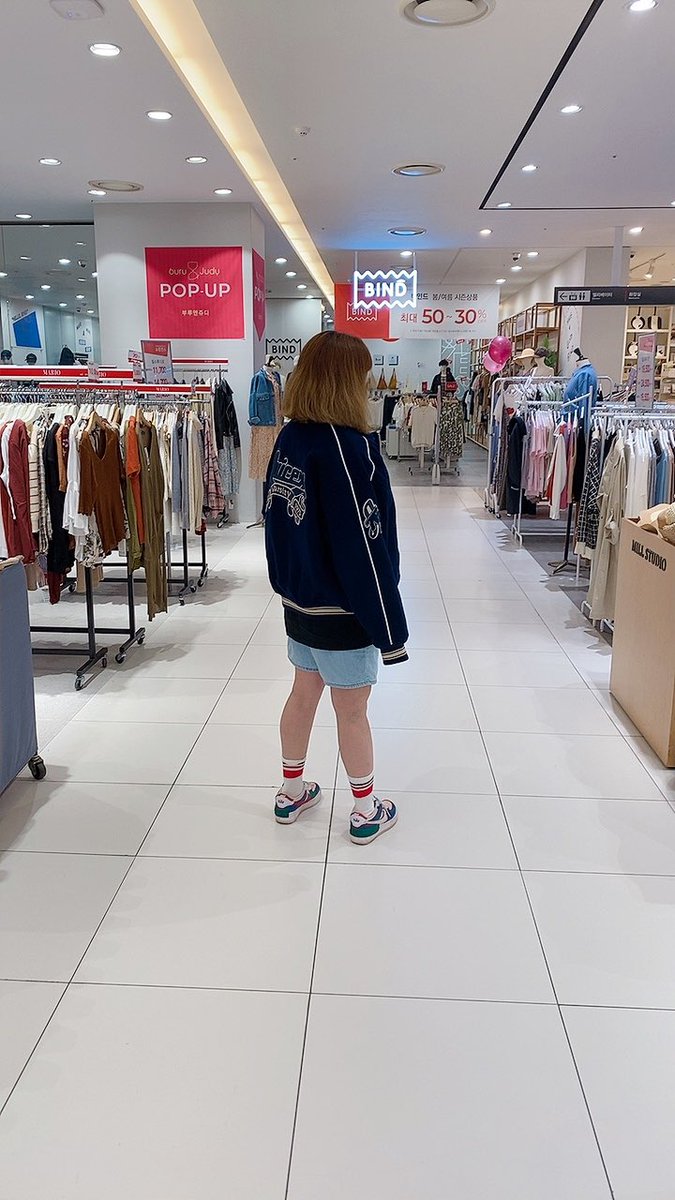 suhee1125's tweet photo. 아비렉스라니 ..!! 커플 잠바라니 !!!
머리털이 개털이어도 잠바는 이쁘구나 
자랑할곳이 여기바케 없어여 ㅠㅠ 사은품 스티커라니 ..!!!!!!받테가 캔디모자라니 !!넘나리 귀엽다요 !!!!
#아비렉스 #장우혁굿즈 https://t.co/UbpZdEq62e