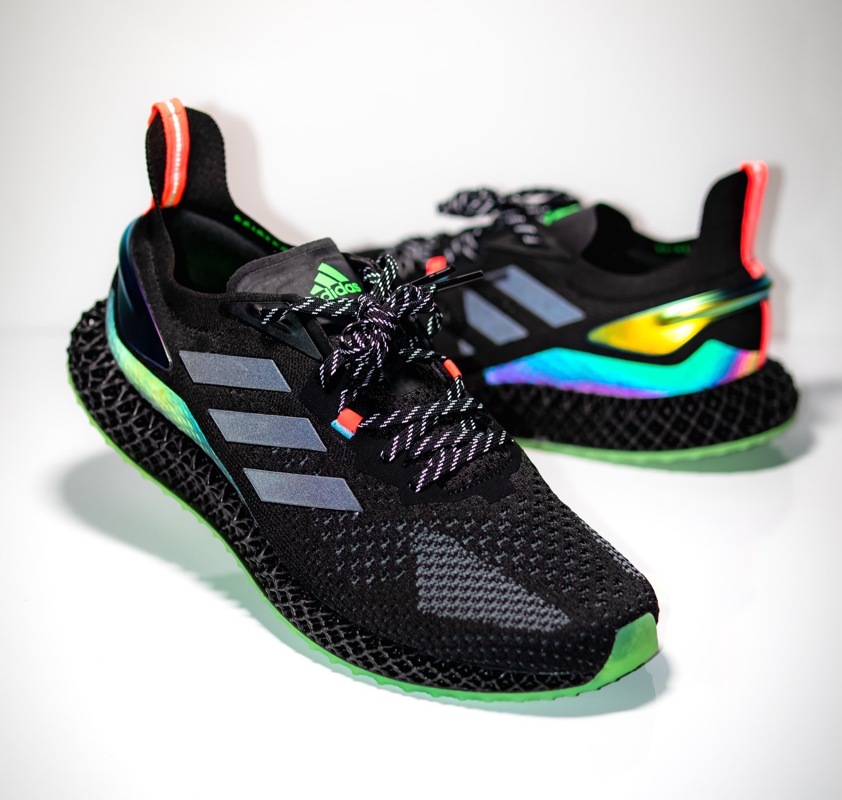 SNKR TWITR on X