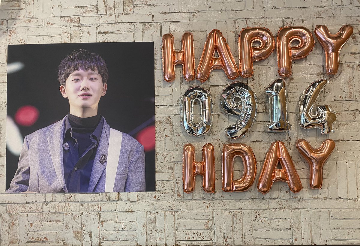 Viva_la_Lun's tweet photo. 처음으로 방문한 가뜨머차🐱 주기적으로 딸기마카롱 먹어줘야해요ㅎ컵��더도 너무 귀엽구ㅠ 비바즈 제 눈물버튼😢덕분에 잘 즐기다 왔어용 감사합니다아😽😽🤍
#현상이와_PAN이_만난건_영화같아
#HAPPY_HYUNSANG_DAY https://t.co/lp3SEwznuO