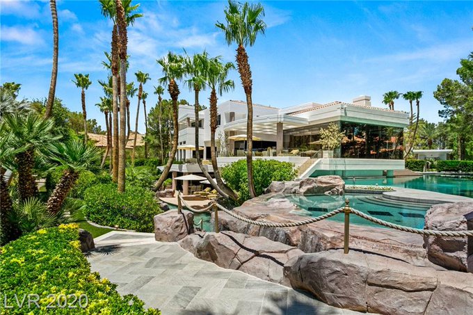 Can someone lend me 14 million dollars for this house in Vegas? 😅😍  man the porn you could film in a