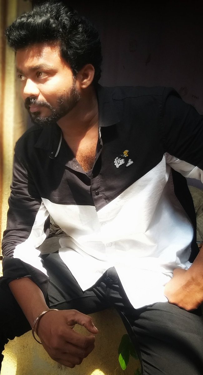 sriram_actor's tweet photo. Shoot time.......#thalapathylove #Shootings #viral #BeSafe #trend #boys .......❣
@VijayFansPage @cineamtamilnews @OTFC_Off @filmipedia @AnandaVikatan @TFT_Offl @ https://t.co/L1JmInXbUP