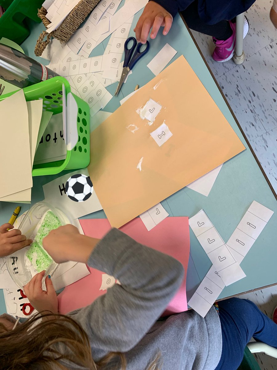 CLR120Kinders's tweet photo. Lots of exploring our names and letters in different ways today https://t.co/eyP9Rw4iPk