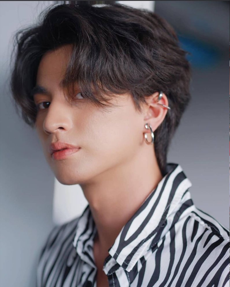 AldeniceAlves11's tweet image. Porque ele é lindo e sua beleza merece ser admirada ... Raio de sol...🌞🌻
#GulfKawawut  
1.7 #MViews rumo aos 2M 👏👏👏