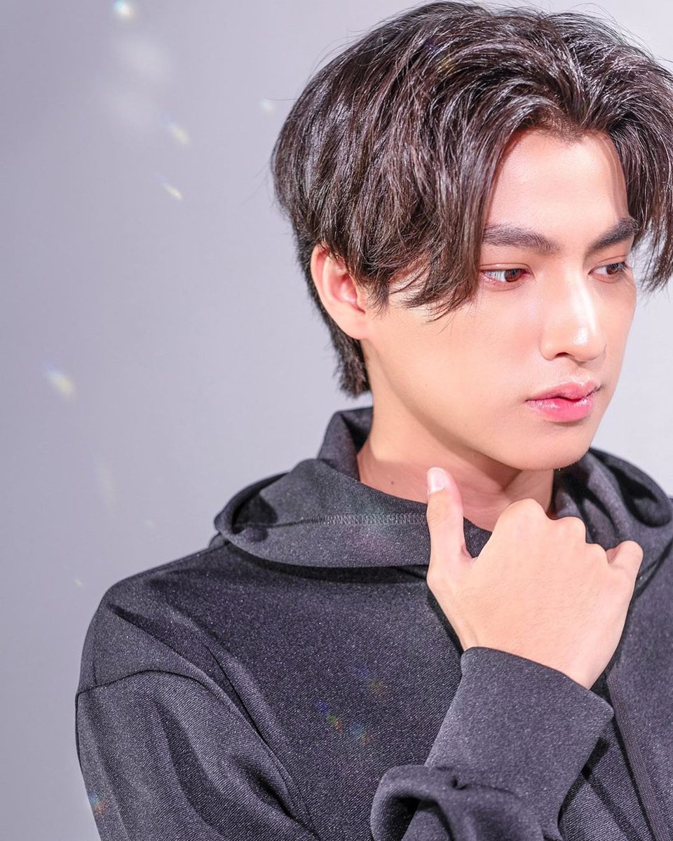 AldeniceAlves11's tweet image. Porque ele é lindo e sua beleza merece ser admirada ... Raio de sol...🌞🌻
#GulfKawawut  
1.7 #MViews rumo aos 2M 👏👏👏