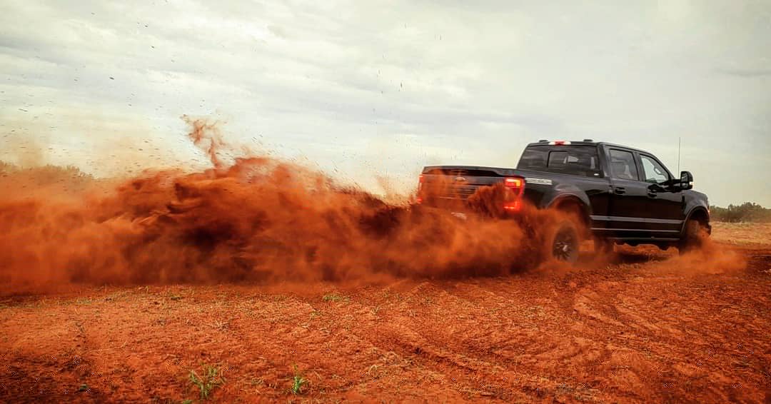 JBehindtheWheel's tweet photo. Recreating scenes from the film Tremors with the 2020 @ford F350 Super Duty SRW Lariat Styleside Tremor.
#f350superduty #f350 #fordtremor #fordlariat4x4 #txautowriters #truckstuff #hoonigan #makingdonuts #fordf350superduty https://t.co/sHsxAv5itB