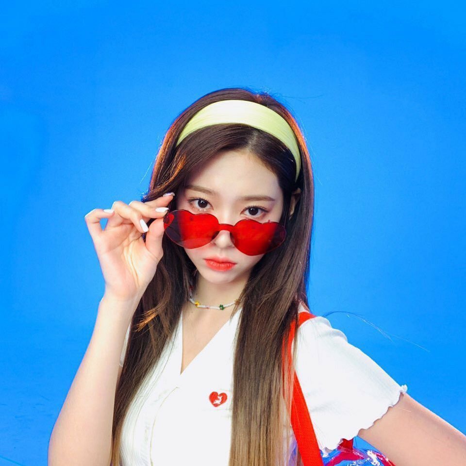 minjuthink's tweet photo. hello!! this is a new account dedicated to izone’s #민주 ♥︎ please rt to more minju thinkers 💭 https://t.co/WnTJtjc4c1
