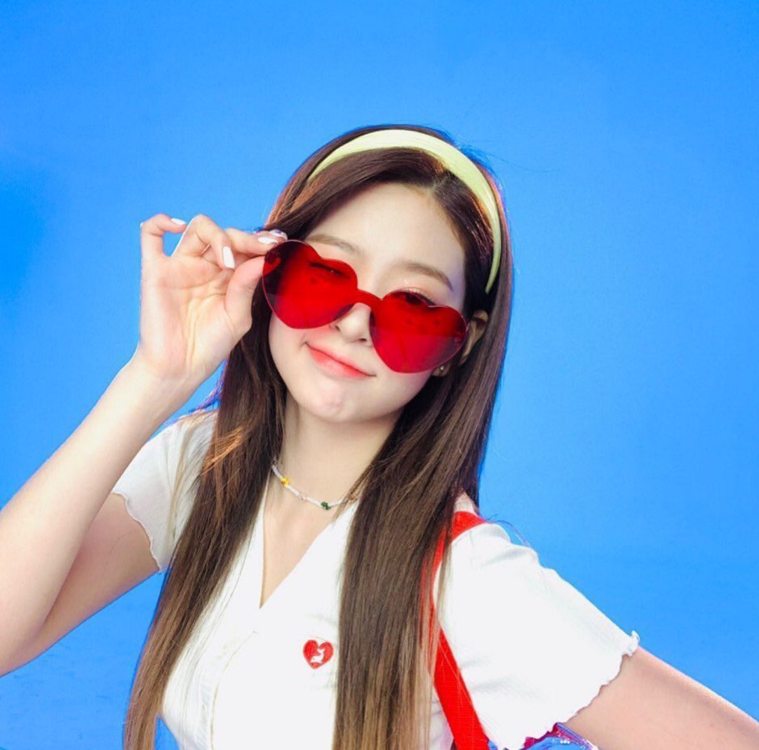 minjuthink's tweet photo. hello!! this is a new account dedicated to izone’s #민주 ♥︎ please rt to more minju thinkers 💭 https://t.co/WnTJtjc4c1