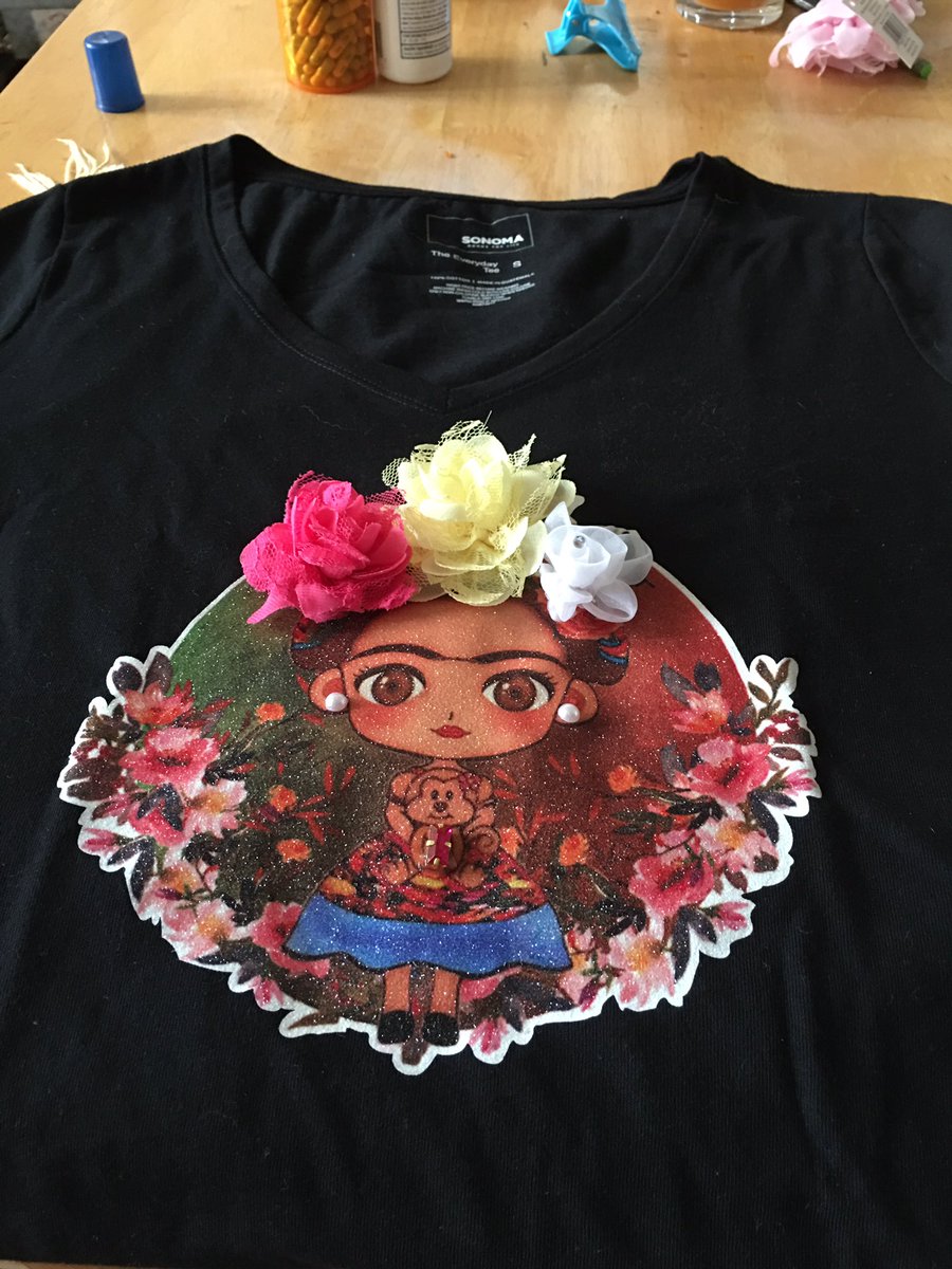 ceciliamewa's tweet photo. If you teach Spanish you should get yours now #FridaApplique by Ana Mewa and help me to help my family in Venezuela 🇻🇪 #fridastyle #fridashirts #langchat #Culture #dayofthedead is coming https://t.co/Hex2mzw5LX