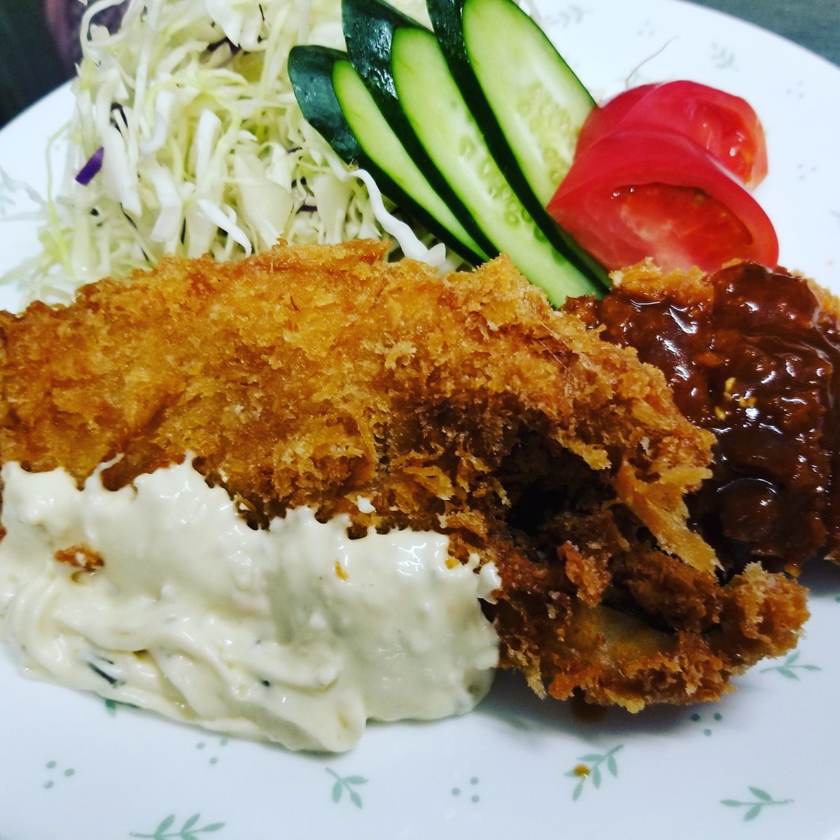 大町の食堂カイザー 今日のサービスランチはカラスカレイのフライとチキンカツの合盛り 信濃大町グルメ 大町うまいもん バイクラックのある店 ロードバイクカロリー補給 北アルプス登山立ち寄りグルメ 白馬山麓グルメ 大町市 満腹定食