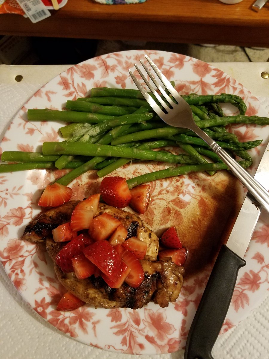 cheile's tweet image. Cooking experiment went okay: Balsamic Chicken with a strawberry topping. I'll leave off the berries next time. #cookingexperiments #chickendishes