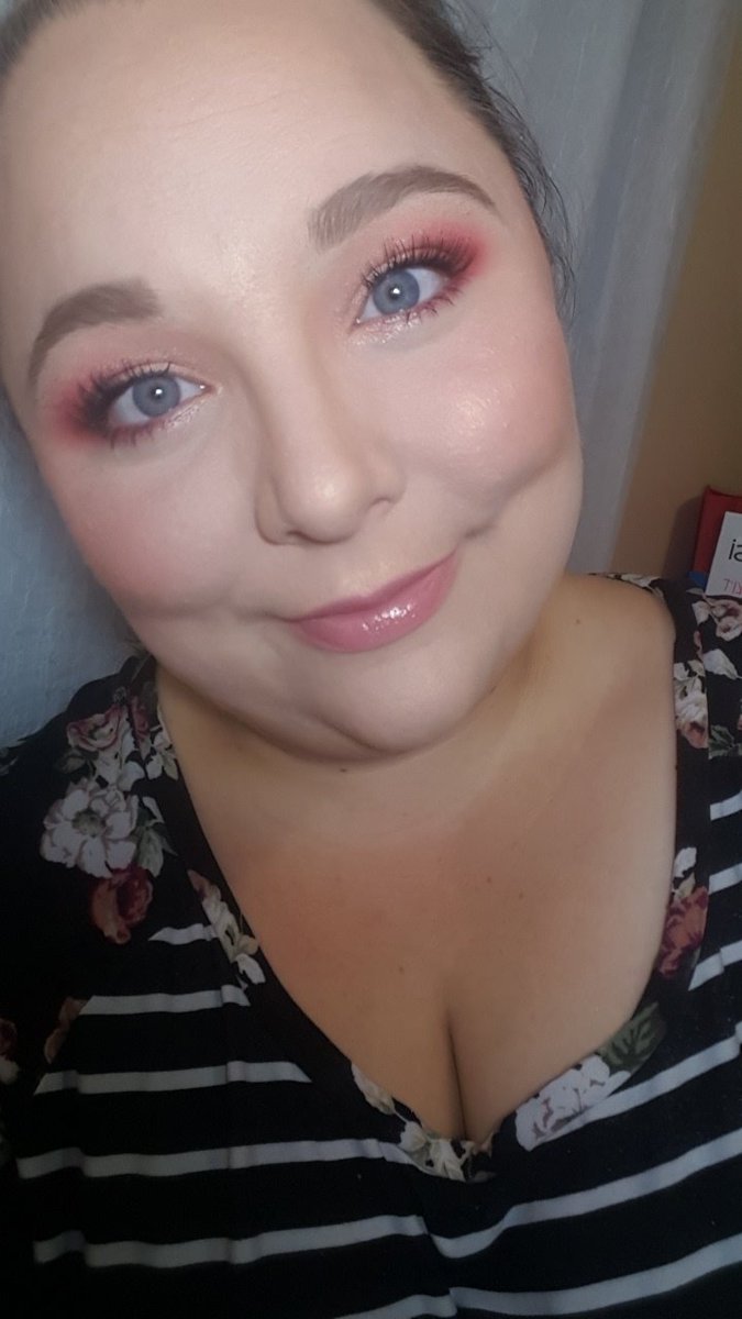 Michell12896406's tweet photo. Pink Soft Glam
#Pink #GLOW #highlight #softglam #pinklip #youthful #makeup #PrettyInPink #beautyinfluencer #lovingthislook https://t.co/APpBZatxTz