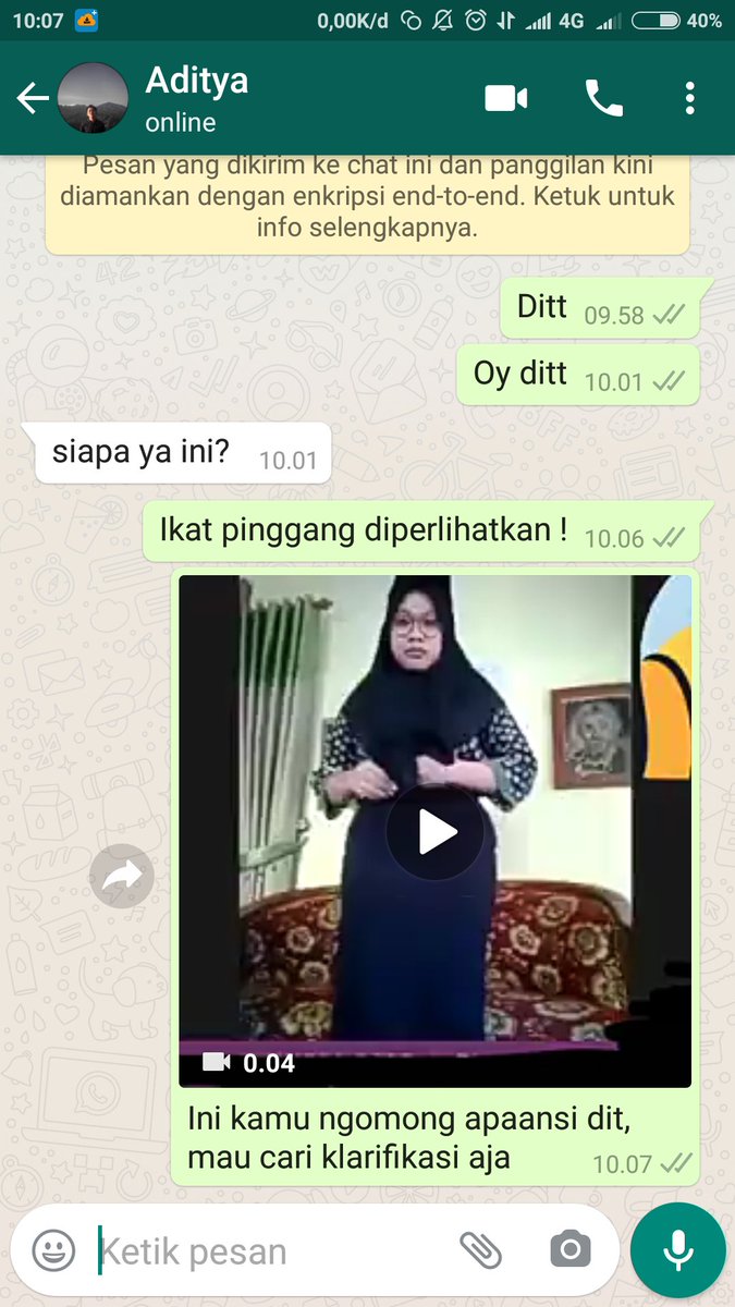 yustieee's tweet photo. Gua langsung tanyain sabuknya kemana, ke mas2 unesa. Sama nanyain dia ngomong apaansi yang gajelas itu, tungguin ya gays belum dijawab wkwk
#NgelatihMentalitu https://t.co/9XYXlfprvP