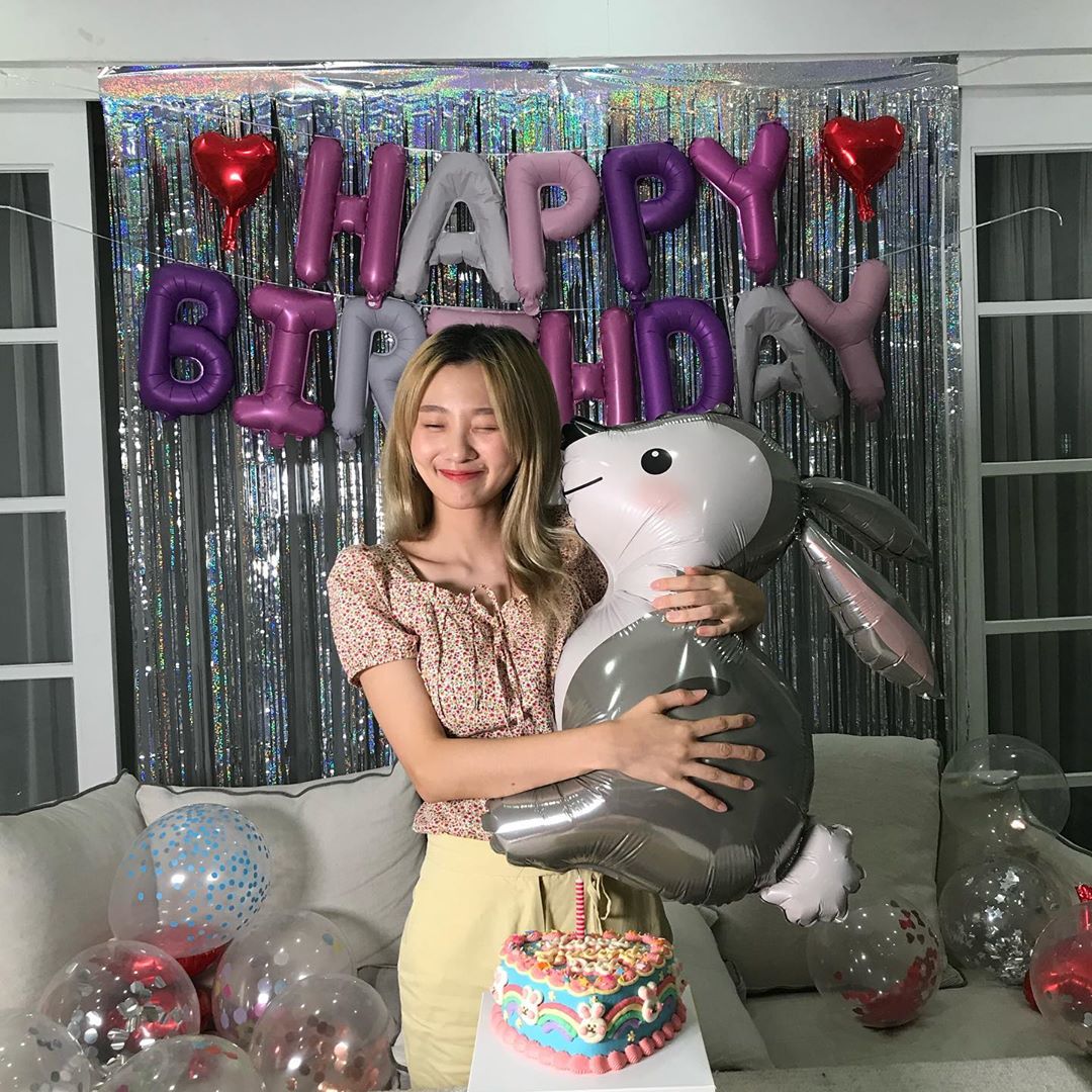 BOL4_LATAM's tweet photo. |IG POST| @hey_miss_true

Gracias por sus felicitaciones ~🥰

https://t.co/LZBhg0k7EL

#안녕안졍 #안지영 #BOL4 #볼빨간사춘기 
#bol4 #BOLBBALGAN4 #jiyoung https://t.co/I952ozV8p7