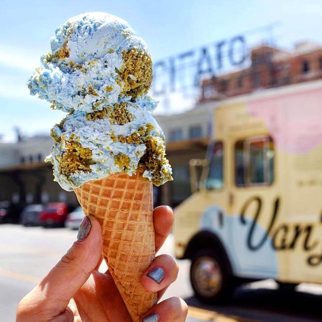 cloqu2's tweet image. Van Leeuwen knows their #icecream well. Their cashew and coconut-based treats bode well in the heat, plus where else can you get vegan hot fudge, whipped cream, caramel, and waffle cones? #thepoint

source/ discoverlosangeles.com

Follow us on 👉🏻👉🏼👉🏽👉🏾👉🏿 @cloqu2