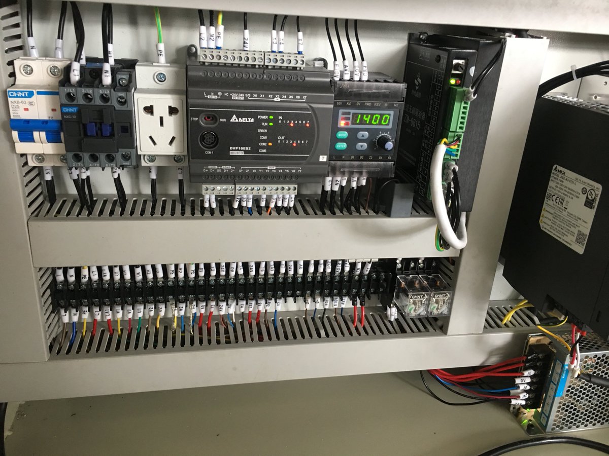HFM79401152's tweet photo. This is our electrical cabinet, our electrical components and software program are very stable and safe, 5 years without malfunction, choose machine, best choose us-Hongfeng Machinery https://t.co/sFjEujBnNW